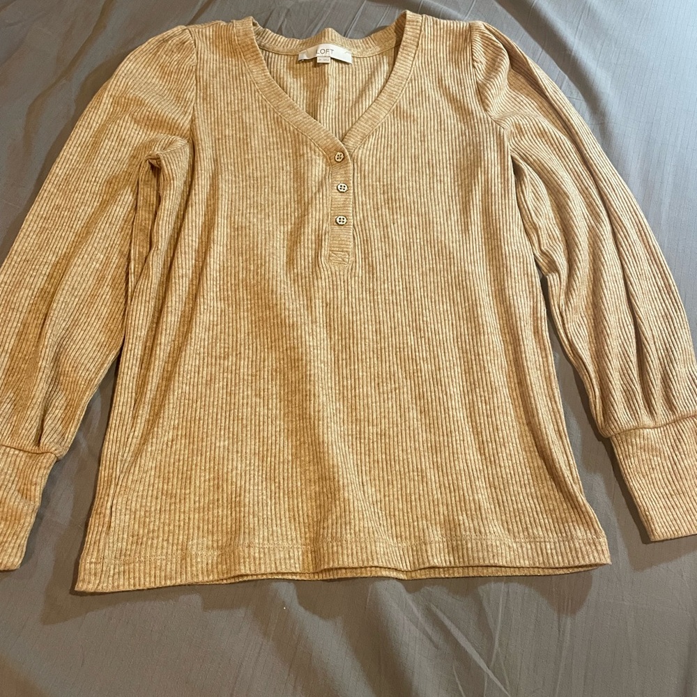 LOFT Tan‎ Ribbed Soft V-Neck 3-Button Long Sleeve Henley Top, Size Medium